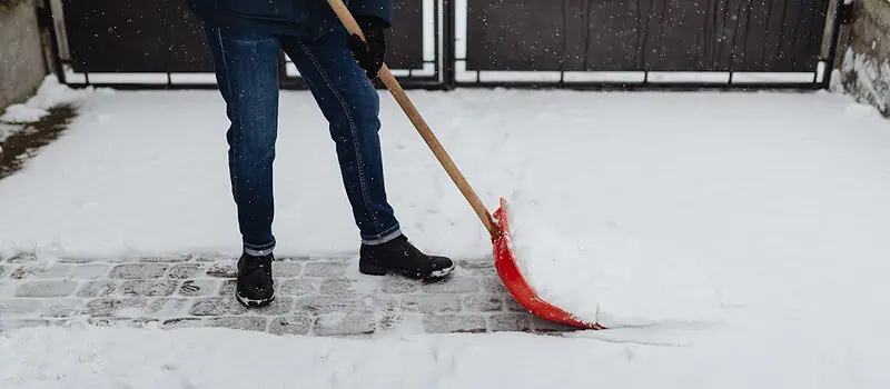 Pojemniki na piasek i sól – niezawodne rozwiązanie na zimę