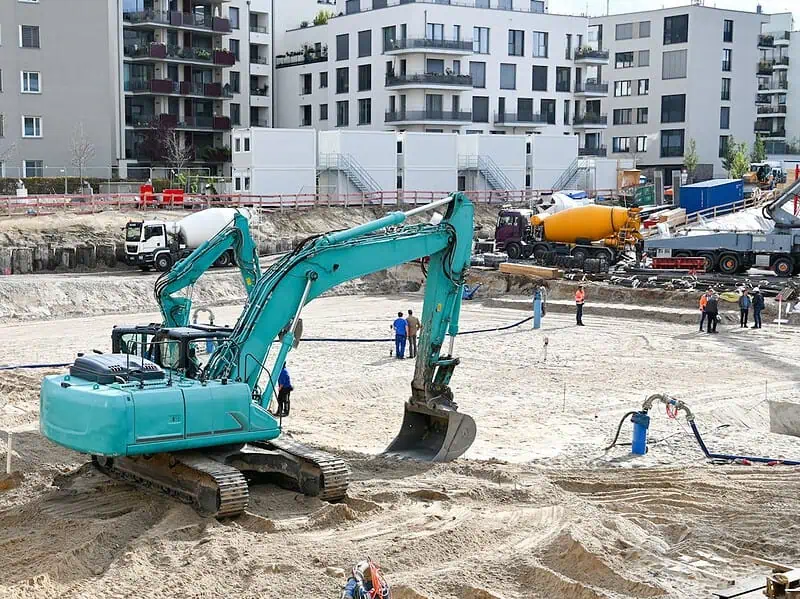 Wynajem sprzętu budowlanego Śląsk: jak dobrać maszyny i obniżyć koszty realizacji