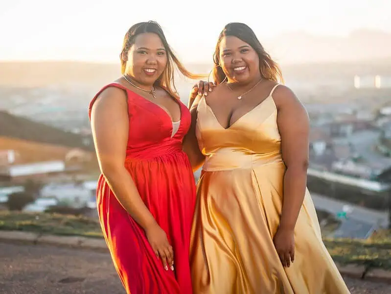 Sukienki weselne plus size: jak wybrać idealną kreację